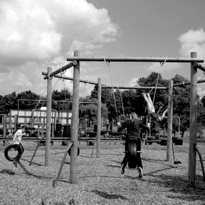 Columpios para niños y áreas de juego exterior