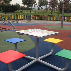 Mobiliario para parques infantiles de exterior